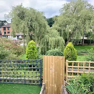 Modern 3 Bedroom In Coy Pond, Holiday home