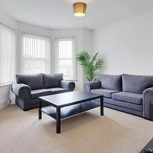Ashley Road 3 Apartment